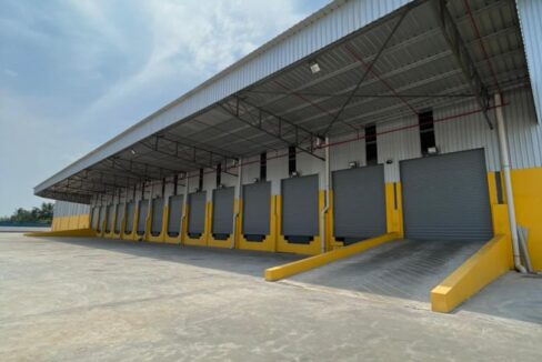 single storey warehouse in pulau indah west port
