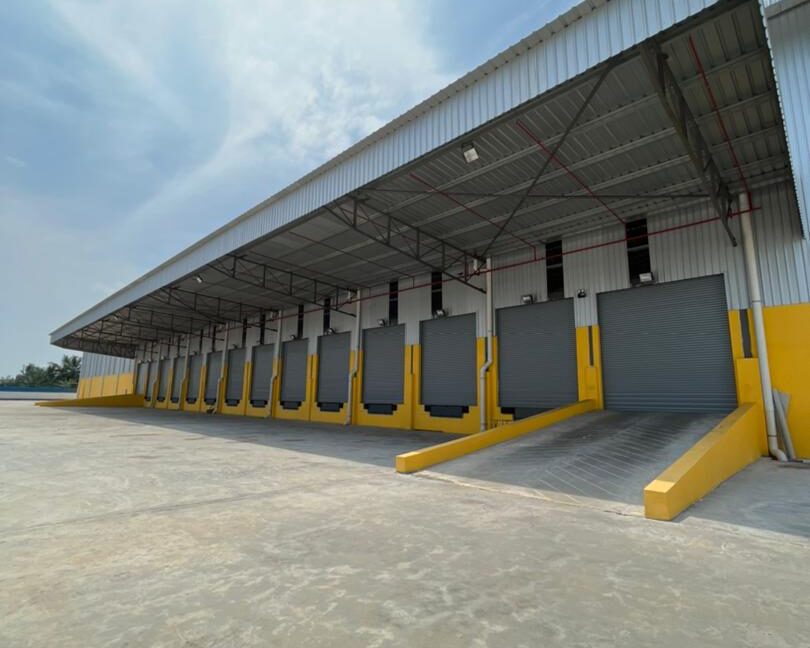 single storey warehouse in pulau indah west port